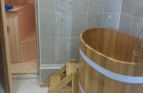 Nizhny Novgorod House | Pet-Friendly Cottage with Breakfast and Hot Tub Awaits You