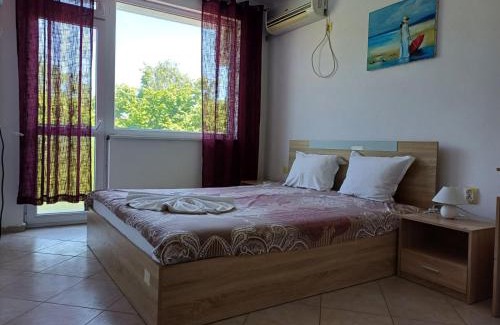 Sinemoretz House | Budget-Friendly Hotel Крин: Ideal for Families and Pets