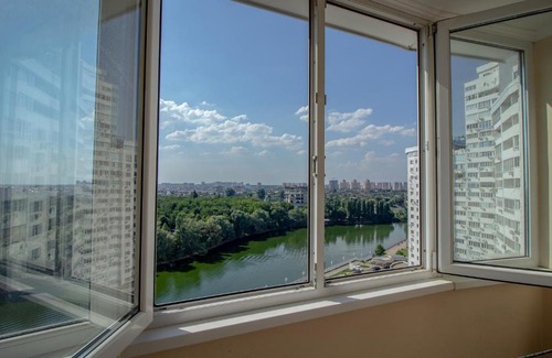 Zapadnyy okrug Apartment | Scenic Кубанская Набережная with Wheelchair Access