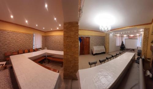 Podilskyj Villa | Kurenevsky Dvir: 4-Star Retreat with Pool & Pet-Friendly