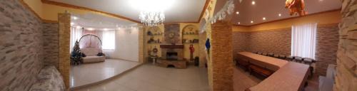 Podilskyj Villa | Kurenevsky Dvir: 4-Star Retreat with Pool & Pet-Friendly