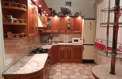 Podilskyj Villa | Kurenevsky Dvir: 4-Star Retreat with Pool & Pet-Friendly