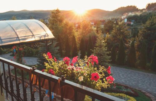 Skhidnytsya Hotel | Discover the Santa Maria Resort: Oceanfront Bliss Awaits