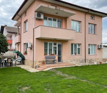 Parvenets Apartment | Unforgettable Stay at Къща за Гости Бети - 10/10 Rated
