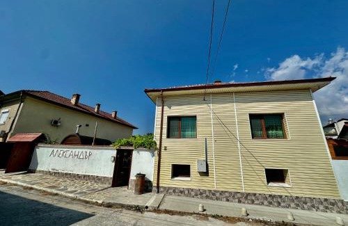 Velingrad Villa | Discover Къща за гости “Александър”: 4-Star Guest Haven
