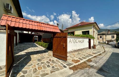 Velingrad Villa | Discover Къща за гости “Александър”: 4-Star Guest Haven