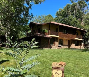 Popina Luka Villa | Top-Rated Child-Friendly Stay at Къща за гости Амая