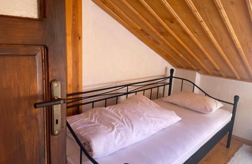 Hvoyna House | Welcoming Къща за гости Аспарух: Family & Pet Friendly Stay
