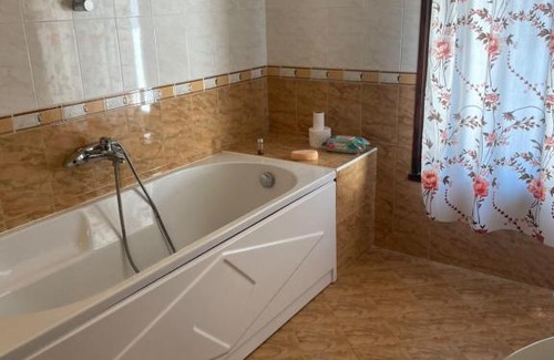 Hvoyna House | Welcoming Къща за гости Аспарух: Family & Pet Friendly Stay