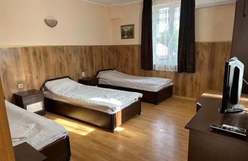 Pirdop House | Top-Rated Family-Friendly Stay at Къща за гости БОНИТА