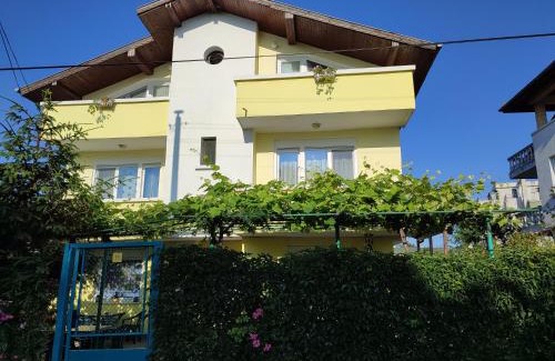 Sinemoretz House | Cozy Guest House Vasilevi in Sinemorets - Family Friendly Stay