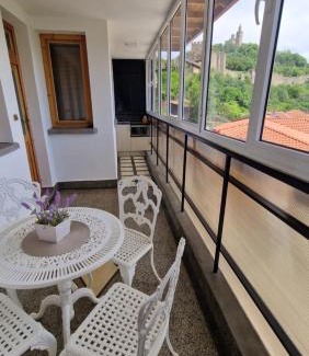 Veliko Tarnovo Apartment | Family-Friendly Kъща за гости Великите - Guest Rated 9.8