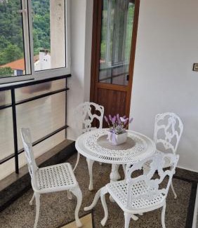 Veliko Tarnovo Apartment | Family-Friendly Kъща за гости Великите - Guest Rated 9.8