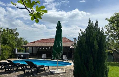 Hisarja Villa | Explore Къща за гости Вила Смокиня in Хисаря – Pet Friendly Retreat
