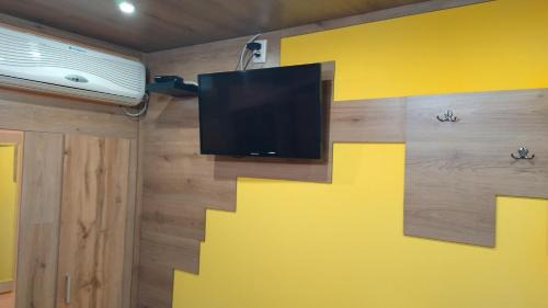 Brestnik House | Cozy Guest House Vishniava Gradina with Family-Friendly Amenities
