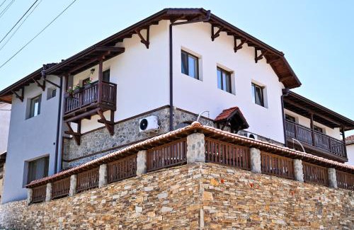Dobrinishte House | Discover Comfort at КЪЩА ЗА ГОСТИ ГРОШЪ with Ocean Views