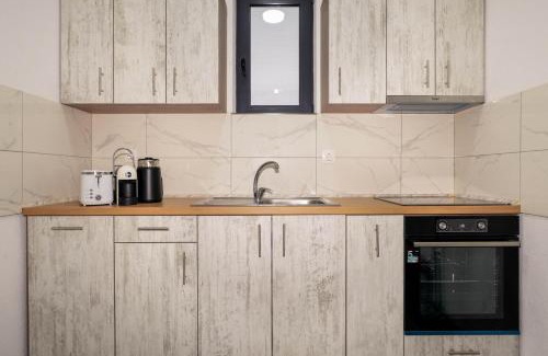 Petrich House | Highly Rated Къща за гости Елица with Family & Pet Amenities