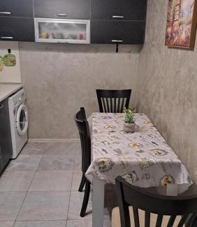 Targovishte Apartment | Cozy Getaway: Къща под наем with Fireplace & Family Fun