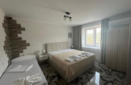 Devin Apartment | Cozy Guest House LIM: Family-Friendly with Dining Options