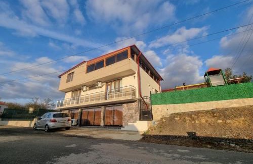 Prilep House | Family-Friendly Stay at Къща за гости Люляк