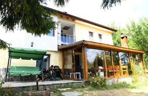 Stoykite House | Explore КЪЩА ЗА ГОСТИ “НИЯ” with Hot Tub & Pet-Friendly Stay