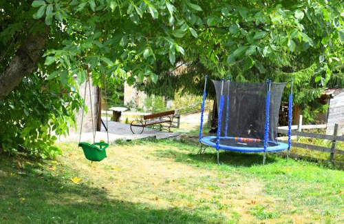 Stoykite House | Explore КЪЩА ЗА ГОСТИ “НИЯ” with Hot Tub & Pet-Friendly Stay