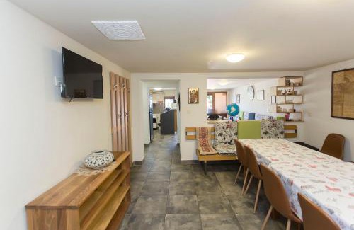 Sapareva Banya House | Discover Къща за гости Перуника: Guest Rated 9/10