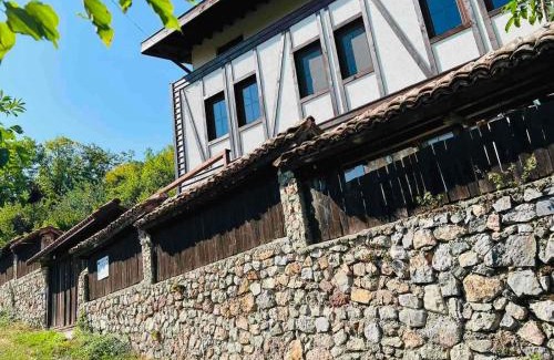 Skrino Villa | Family-Friendly Retreat at Къща за гости Под Манастира