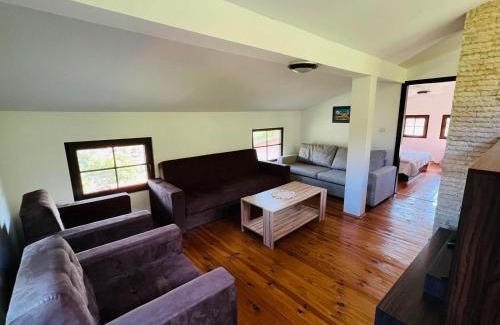 Skrino Villa | Family-Friendly Retreat at Къща за гости Под Манастира