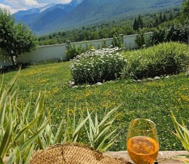 Razlog Ski Chalet | Guest House Radost: Oceanfront Oasis with Spa & Pool