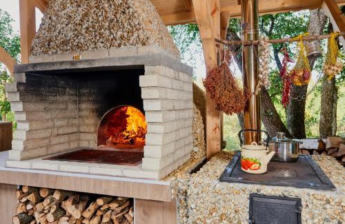 Elhovo Villa | Cozy Stays at Къща за гости Свети Петър и Павел