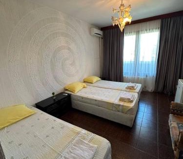 Kiten House | Welcoming Къща за гости Стил: Perfect for Families & Pets