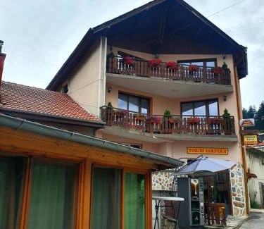 Dospat House | Pet-Friendly Kъща за гости с механа Баджо - 10/10 Rated