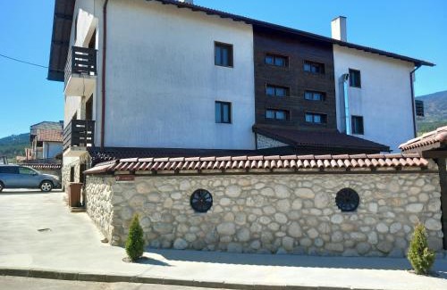 Dobrinishte House | Cozy Guesthouse "Тони" with Hot Tub and Breakfast Included
