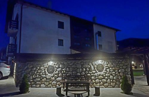 Dobrinishte House | Cozy Guesthouse "Тони" with Hot Tub and Breakfast Included