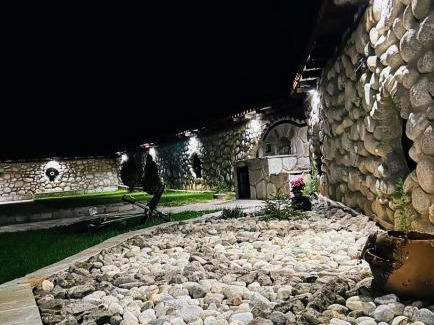 Dobrinishte House | Cozy Guesthouse "Тони" with Hot Tub and Breakfast Included