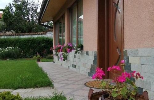 Hisarja House | Outstanding Къща За Гости Уют Guest House with Hot Tub & Pool