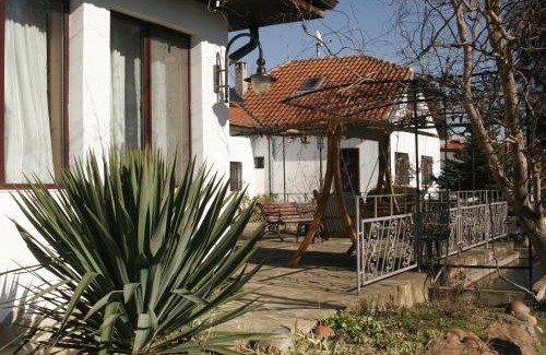 Tvurditsa House | Inviting Kъща за гости Червенаково: Pet-Friendly Getaway