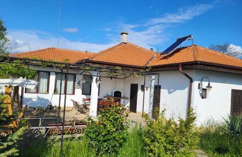 Tvurditsa House | Inviting Kъща за гости Червенаково: Pet-Friendly Getaway