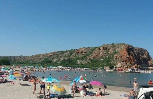 Rusalka House | Oceanfront Stay at Къща за гости "Черната роза" - Family Friendly