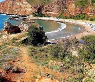 Rusalka House | Oceanfront Stay at Къща за гости "Черната роза" - Family Friendly