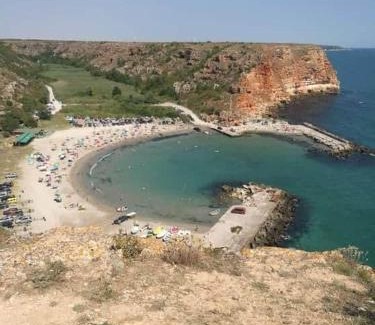 Rusalka House | Oceanfront Stay at Къща за гости "Черната роза" - Family Friendly