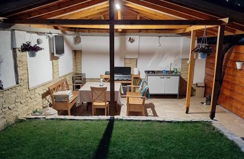Sapareva Banya Villa | Family-Friendly Retreat at Къща за гости Чечев - 9.3/10!