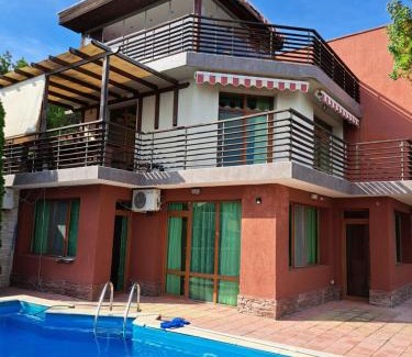Osenovo Villa | Experience Comfort at Къща за гости '' СКАЙ ВЮ ''