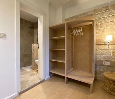 Oreshak House | Top-Rated Volpe Guesthouse with Pool and Pet-Friendly Options
