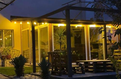 Sapareva Banya Apartment | Inviting Kъща ИВОНА: Pet-Friendly Retreat with Hot Tub