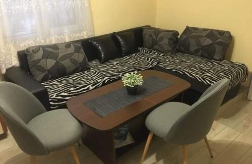 Sapareva Banya Apartment | Inviting Kъща ИВОНА: Pet-Friendly Retreat with Hot Tub
