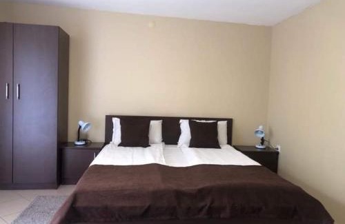 Sapareva Banya Apartment | Inviting Kъща ИВОНА: Pet-Friendly Retreat with Hot Tub