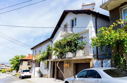 Sapareva Banya House | Discover Къща Лиляна: Family-Friendly Retreat for All