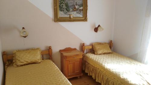 Cherven House | Charming PETROVA: Family-Friendly with Breakfast & Hot Tub